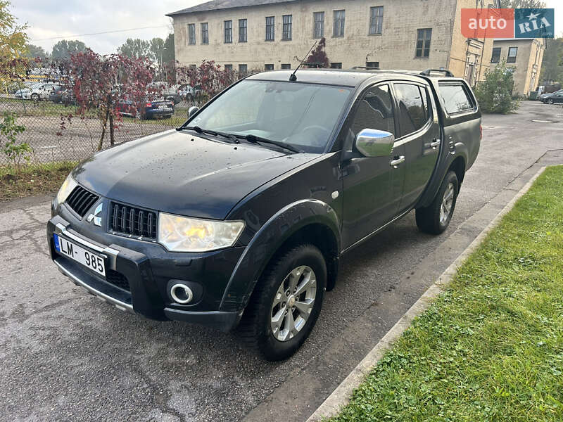 Пикап Mitsubishi L 200 2011 в Киеве