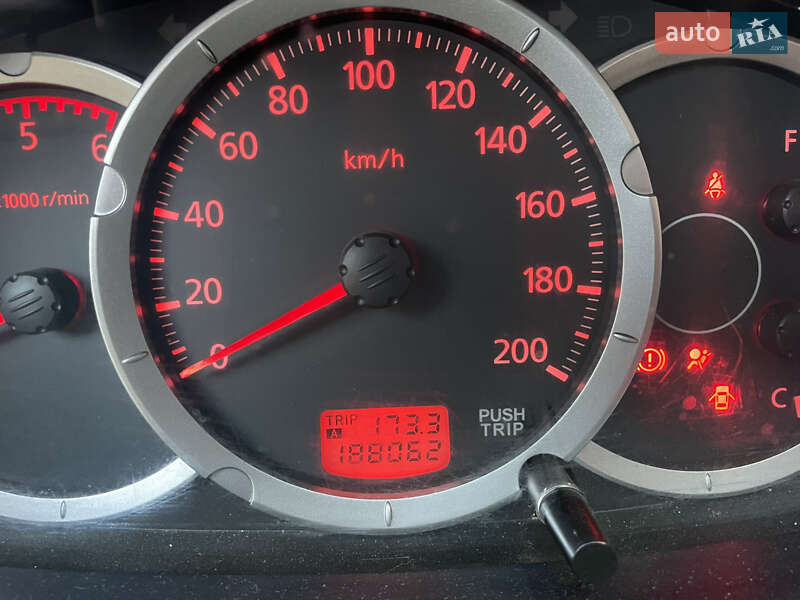 Пикап Mitsubishi L 200 2011 в Шептицькому