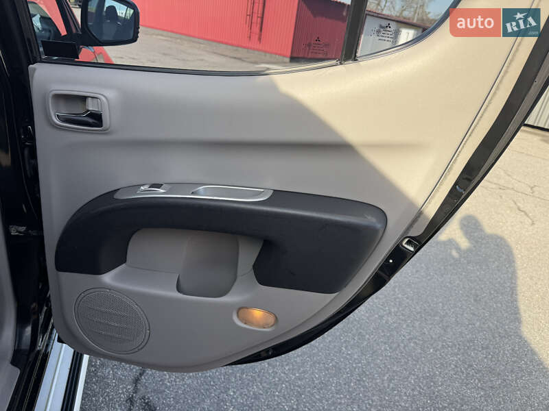 Пикап Mitsubishi L 200 2007 в Киеве