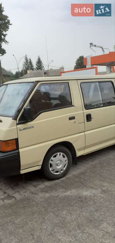Минивэн Mitsubishi L 300 1988 в Черновцах