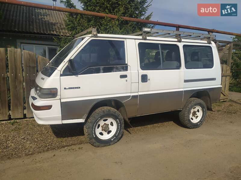 Мінівен Mitsubishi L 300 1993 в 