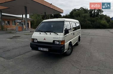 Мінівен Mitsubishi L 300 1993 в 