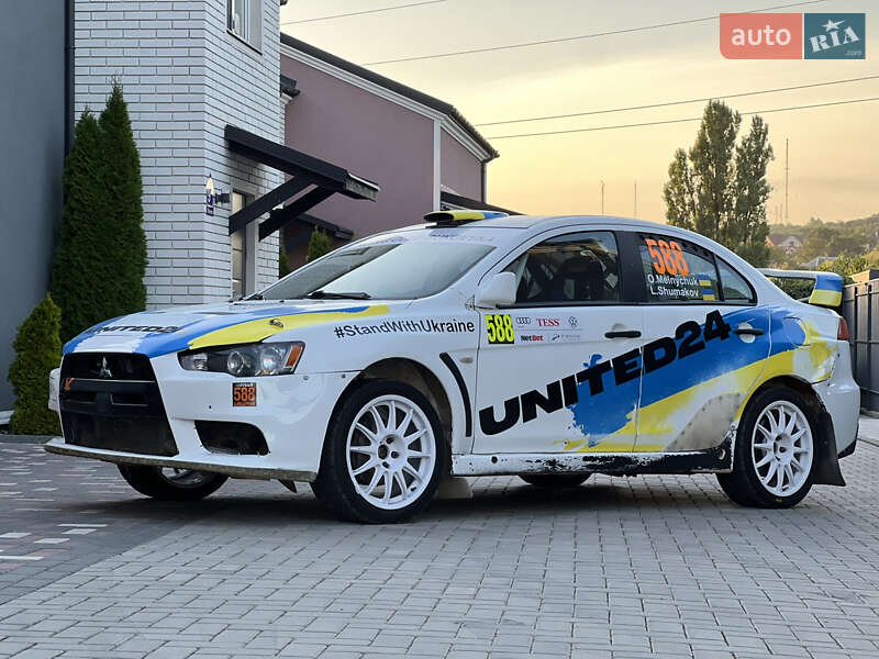 Седан Mitsubishi Lancer Evolution 2009 в Черновцах