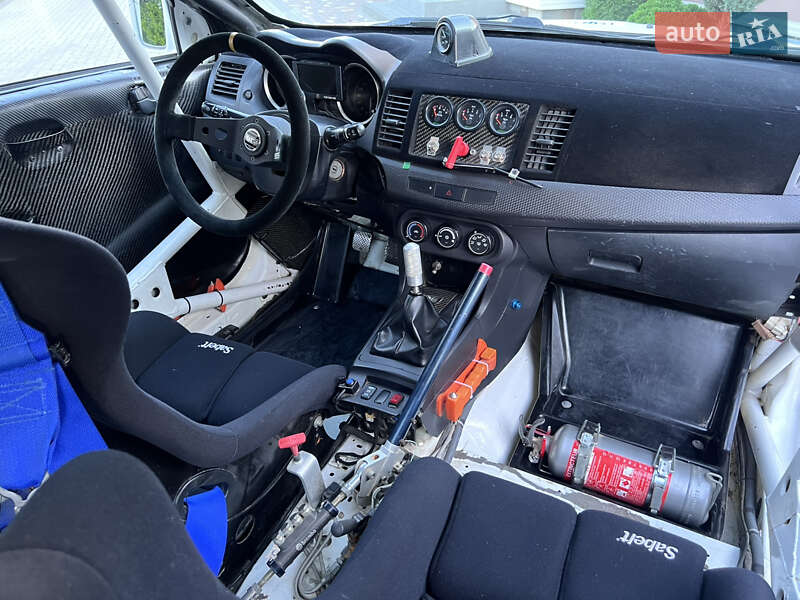 Седан Mitsubishi Lancer Evolution 2009 в Черновцах