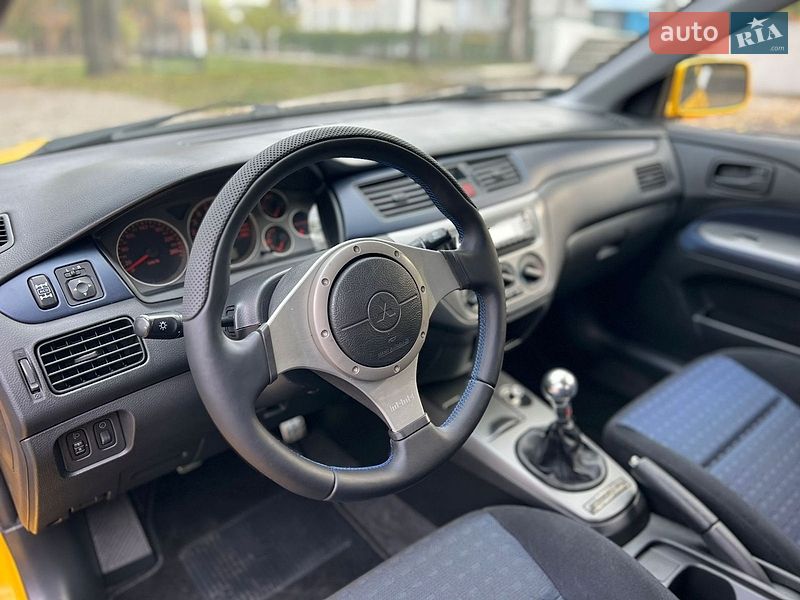 Седан Mitsubishi Lancer Evolution 2003 в Ужгороде