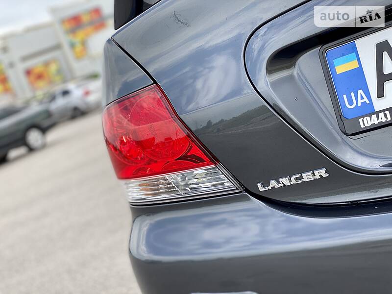 Седан Mitsubishi Lancer 2004 в Дніпрі