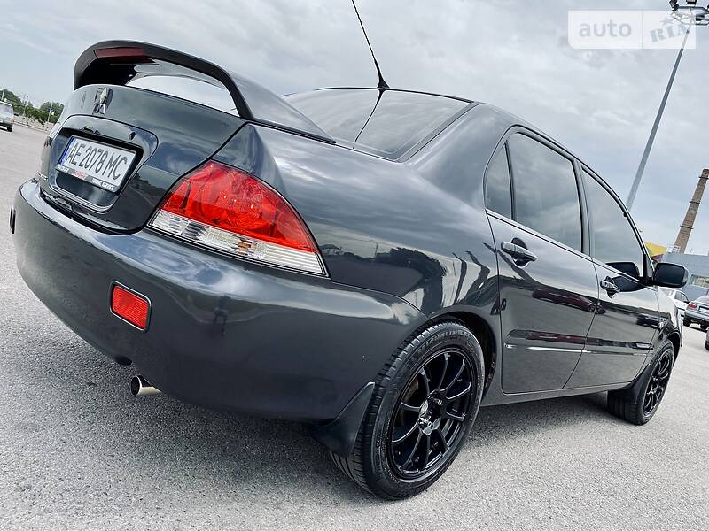 Седан Mitsubishi Lancer 2004 в Дніпрі