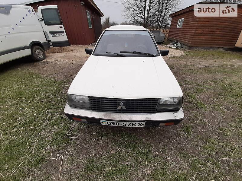 Універсал Mitsubishi Lancer 1986 в Пулинах