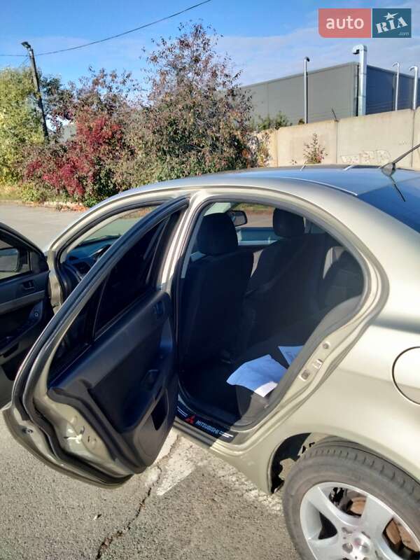 Седан Mitsubishi Lancer 2008 в Киеве