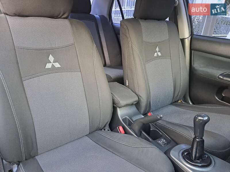 Седан Mitsubishi Lancer 2006 в Измаиле