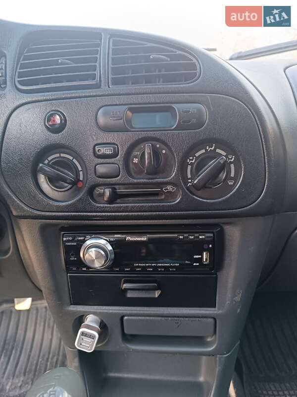 Седан Mitsubishi Lancer 1996 в Ярмолинцах