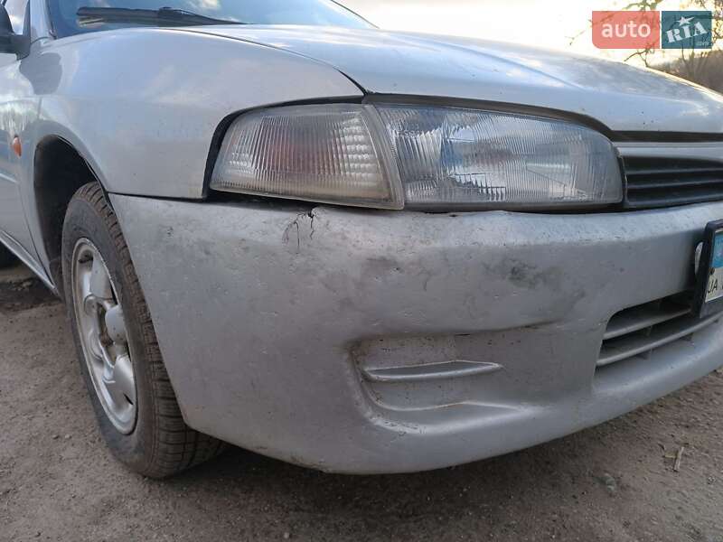 Седан Mitsubishi Lancer 1996 в Ярмолинцах