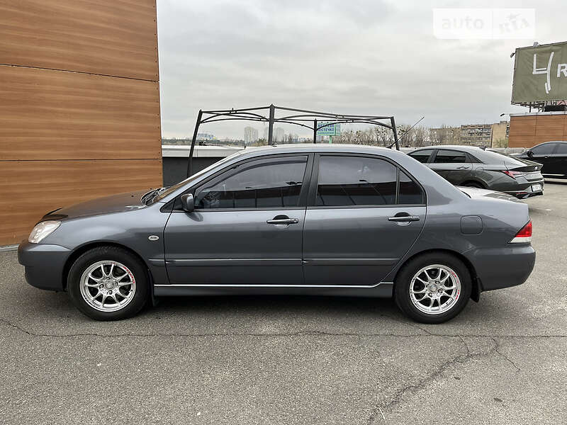 Седан Mitsubishi Lancer 2006 в Корце