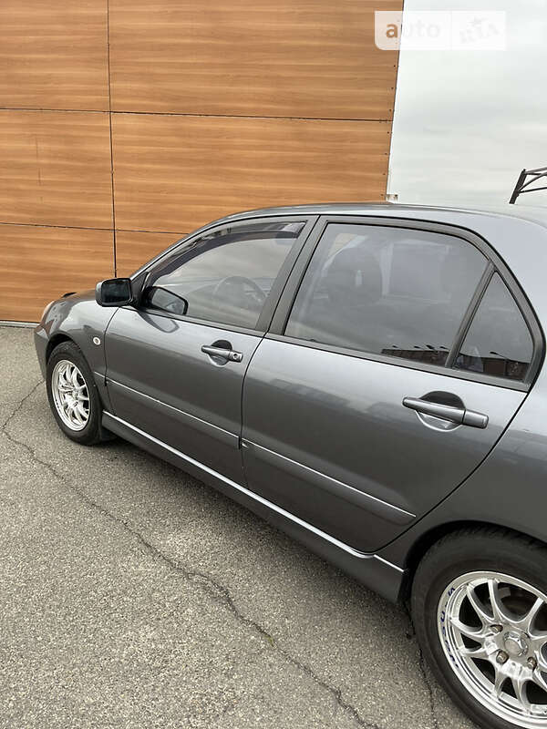 Седан Mitsubishi Lancer 2006 в Корце