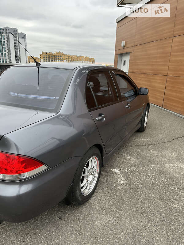 Седан Mitsubishi Lancer 2006 в Корце