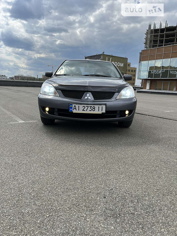 Седан Mitsubishi Lancer 2006 в Корце