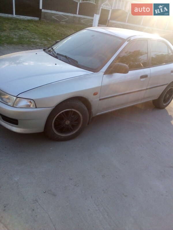Седан Mitsubishi Lancer 1998 в Измаиле