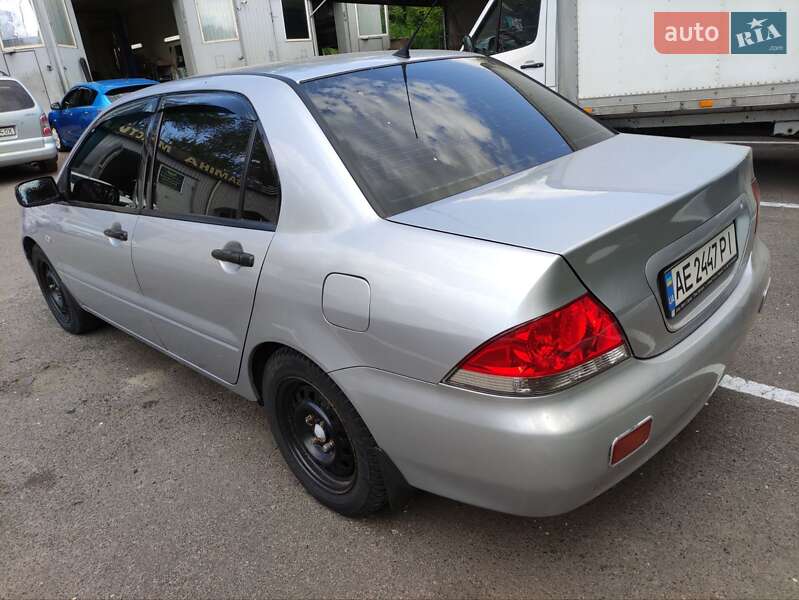 Седан Mitsubishi Lancer 2004 в Кривом Роге