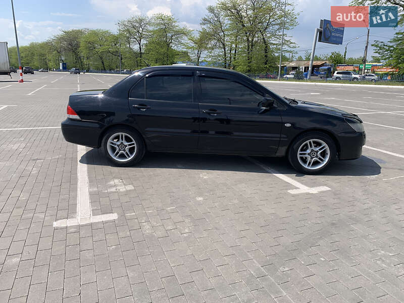 Седан Mitsubishi Lancer 2004 в Одессе