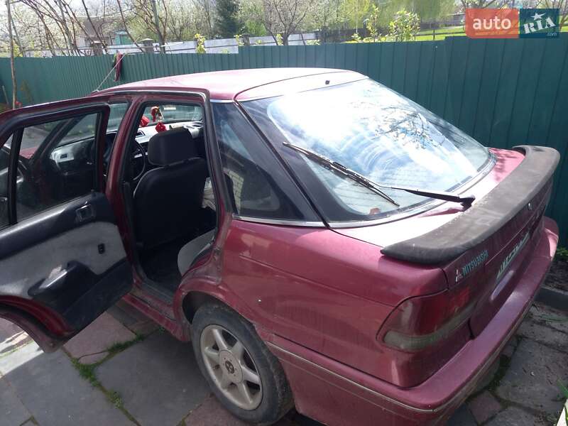 Седан Mitsubishi Lancer 1993 в Коростене