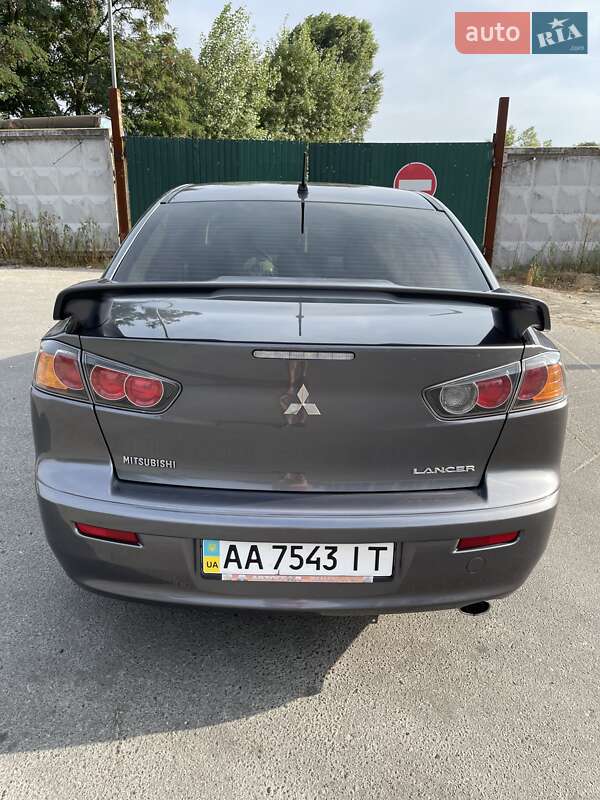Седан Mitsubishi Lancer 2009 в Киеве