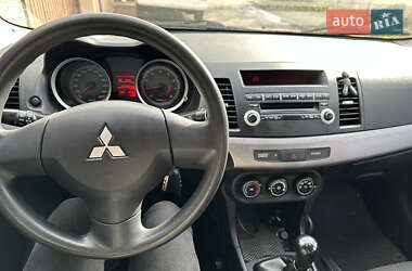 Седан Mitsubishi Lancer 2009 в Києві