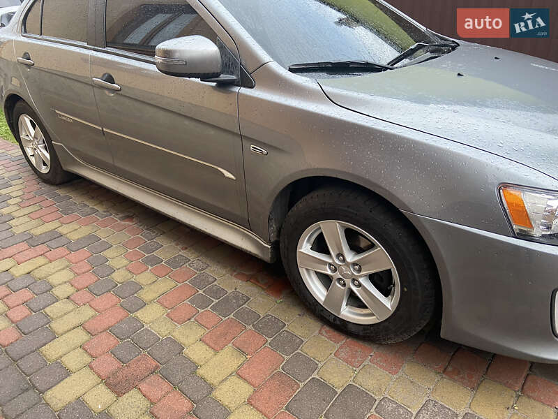 Седан Mitsubishi Lancer 2016 в Львове
