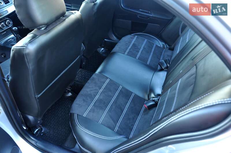 Седан Mitsubishi Lancer 2011 в Львове