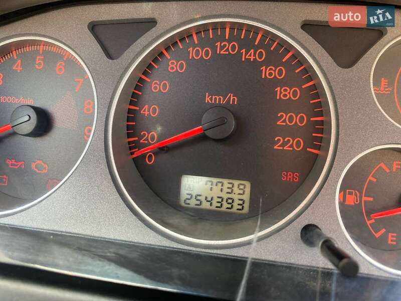 Седан Mitsubishi Lancer 2004 в Кам'янському