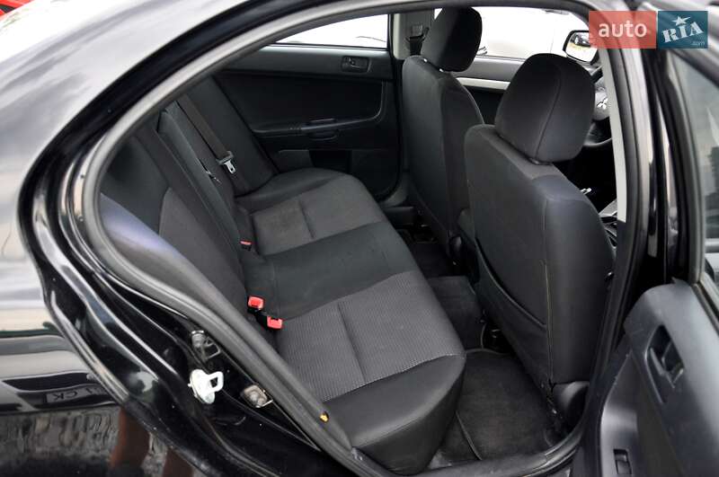 Седан Mitsubishi Lancer 2010 в Львові