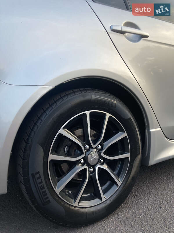 Седан Mitsubishi Lancer 2017 в Каменском