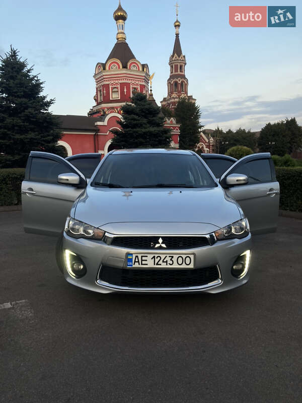 Седан Mitsubishi Lancer 2017 в Каменском