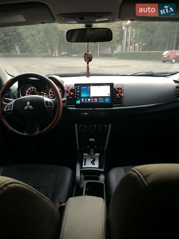 Седан Mitsubishi Lancer 2017 в Каменском