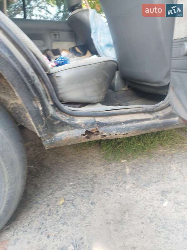 Седан Mitsubishi Lancer 1986 в Гадяче