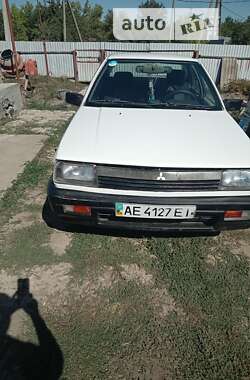 Седан Mitsubishi Lancer 1988 в Пятихатках