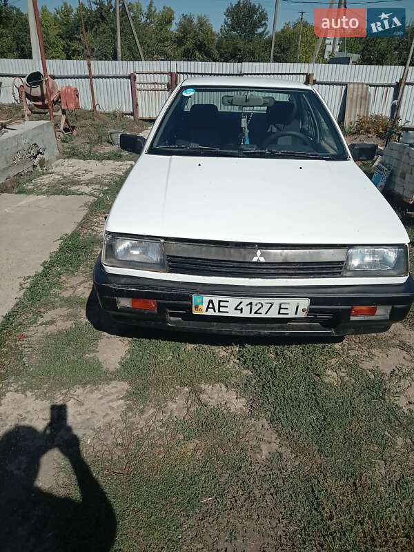 Седан Mitsubishi Lancer 1988 в 