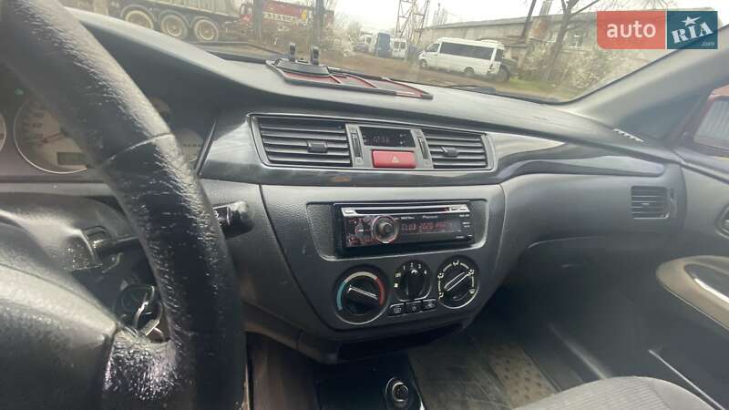 Седан Mitsubishi Lancer 2004 в Ужгороде фото 2 Седан Mitsubishi Lancer 2004 в Ужгороде