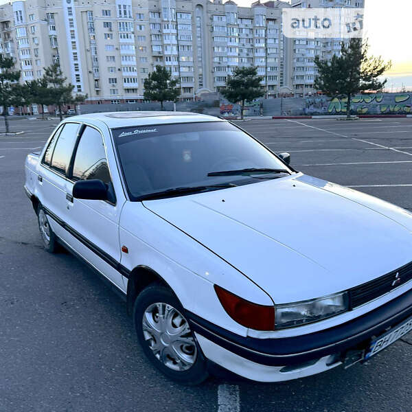 Седан Mitsubishi Lancer 1992 в Николаеве