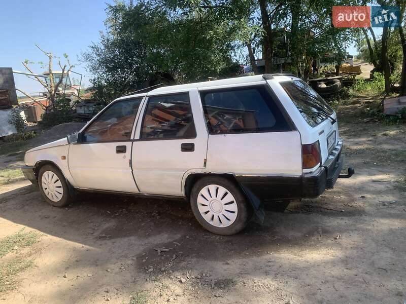 Хэтчбек Mitsubishi Lancer 1987 в Ильинцах фото 8 Хэтчбек Mitsubishi Lancer 1987 в Ильинцах