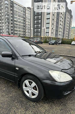 Седан Mitsubishi Lancer 2004 в Киеве