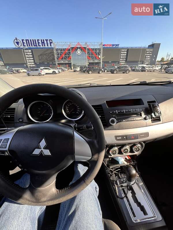 Седан Mitsubishi Lancer 2011 в Києві