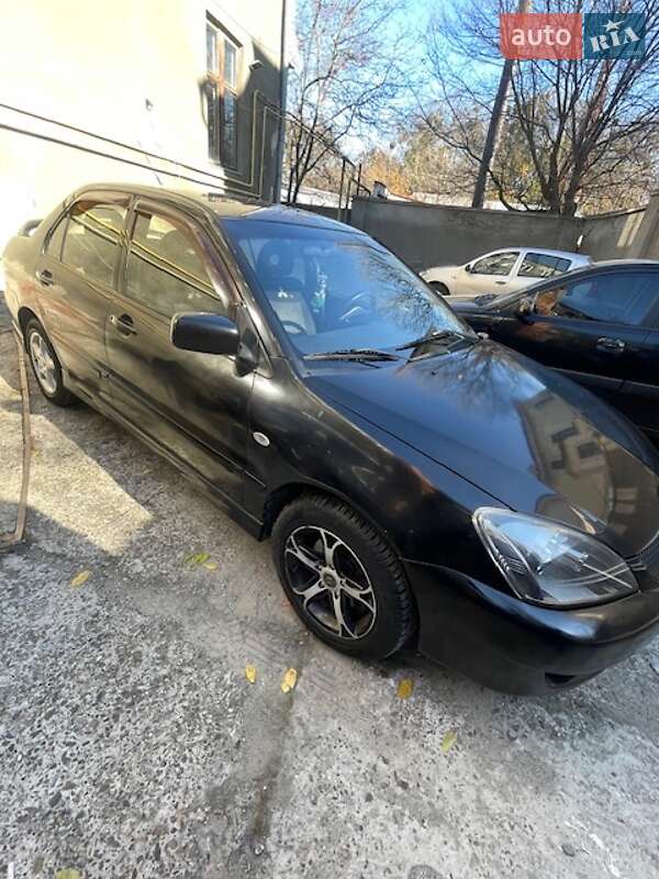 Седан Mitsubishi Lancer 2005 в Чернівцях