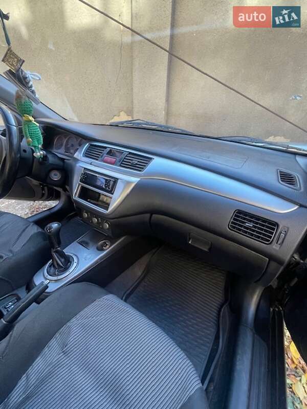 Седан Mitsubishi Lancer 2005 в Чернівцях