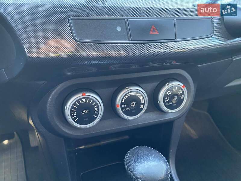 Седан Mitsubishi Lancer 2008 в Львове