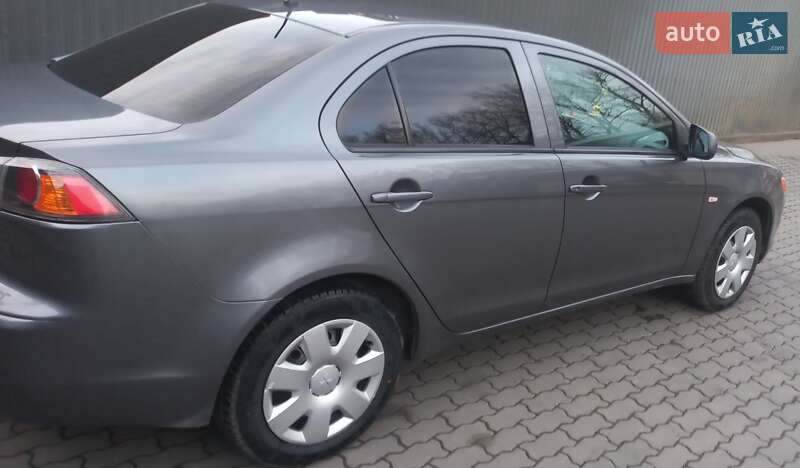 Седан Mitsubishi Lancer 2011 в Черновцах