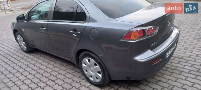 Седан Mitsubishi Lancer 2011 в Черновцах