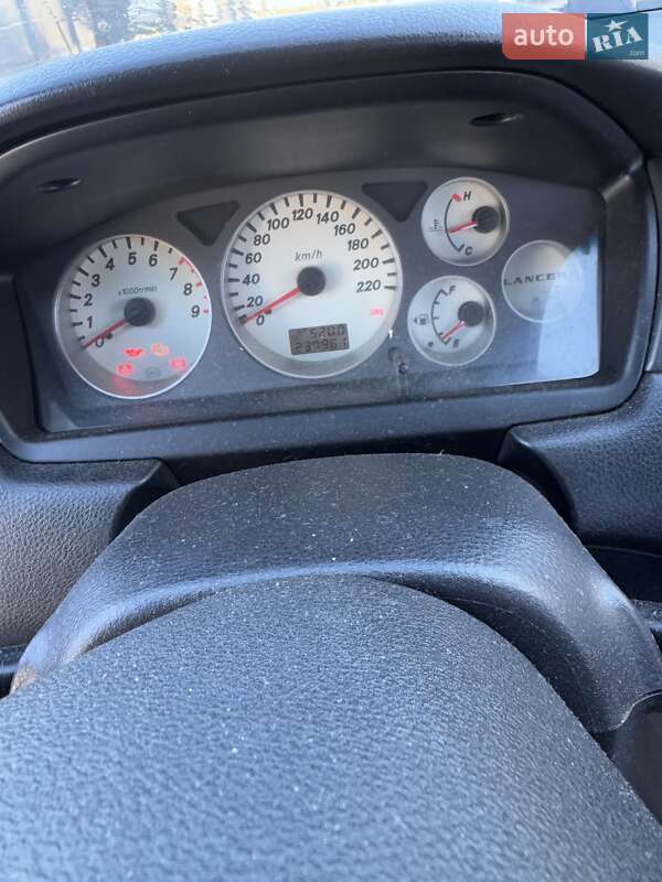 Седан Mitsubishi Lancer 2004 в Одессе