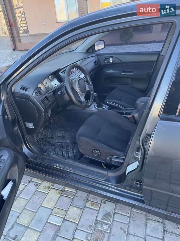 Седан Mitsubishi Lancer 2004 в Одессе