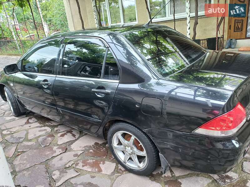 Седан Mitsubishi Lancer 2006 в Ужгороде
