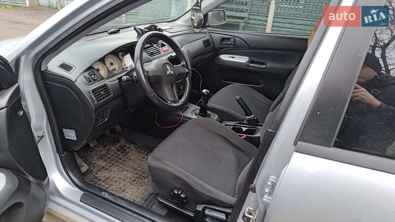 Седан Mitsubishi Lancer 2006 в Раздельной фото 10 Седан Mitsubishi Lancer 2006 в Раздельной